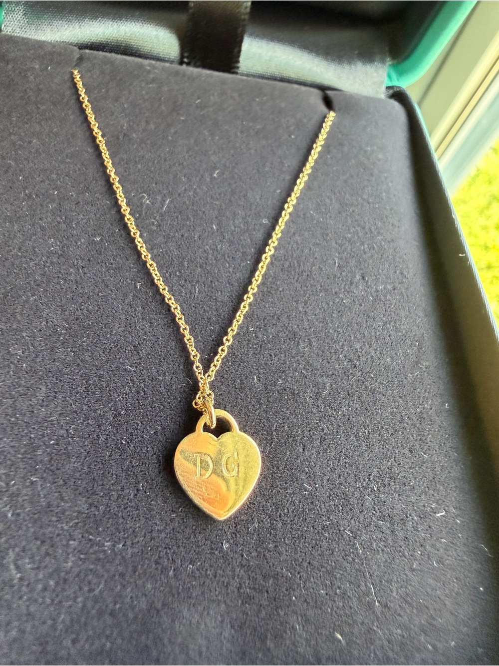 Tiffany & Co. 18k Gold Heart Pendant mini Necklace - Picture 3 of 4